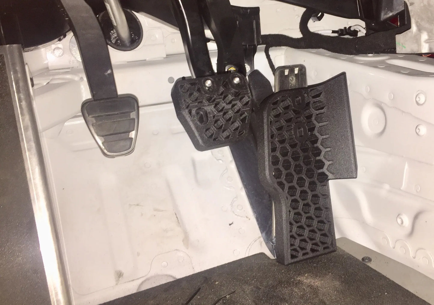 Réhausse des pédales Frein et Accélérateur pour une Porche Atypic3D