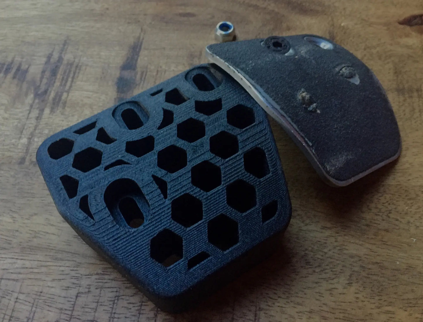 Réhausse des pédales Frein et Accélérateur pour une Porche Atypic3D
